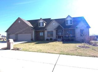 692 Royal Oak Ct, Washington, MO 63090