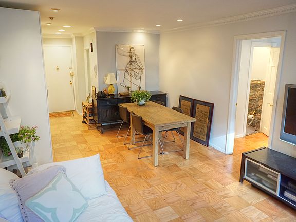2nd image of 58 W 58th St APT 8D