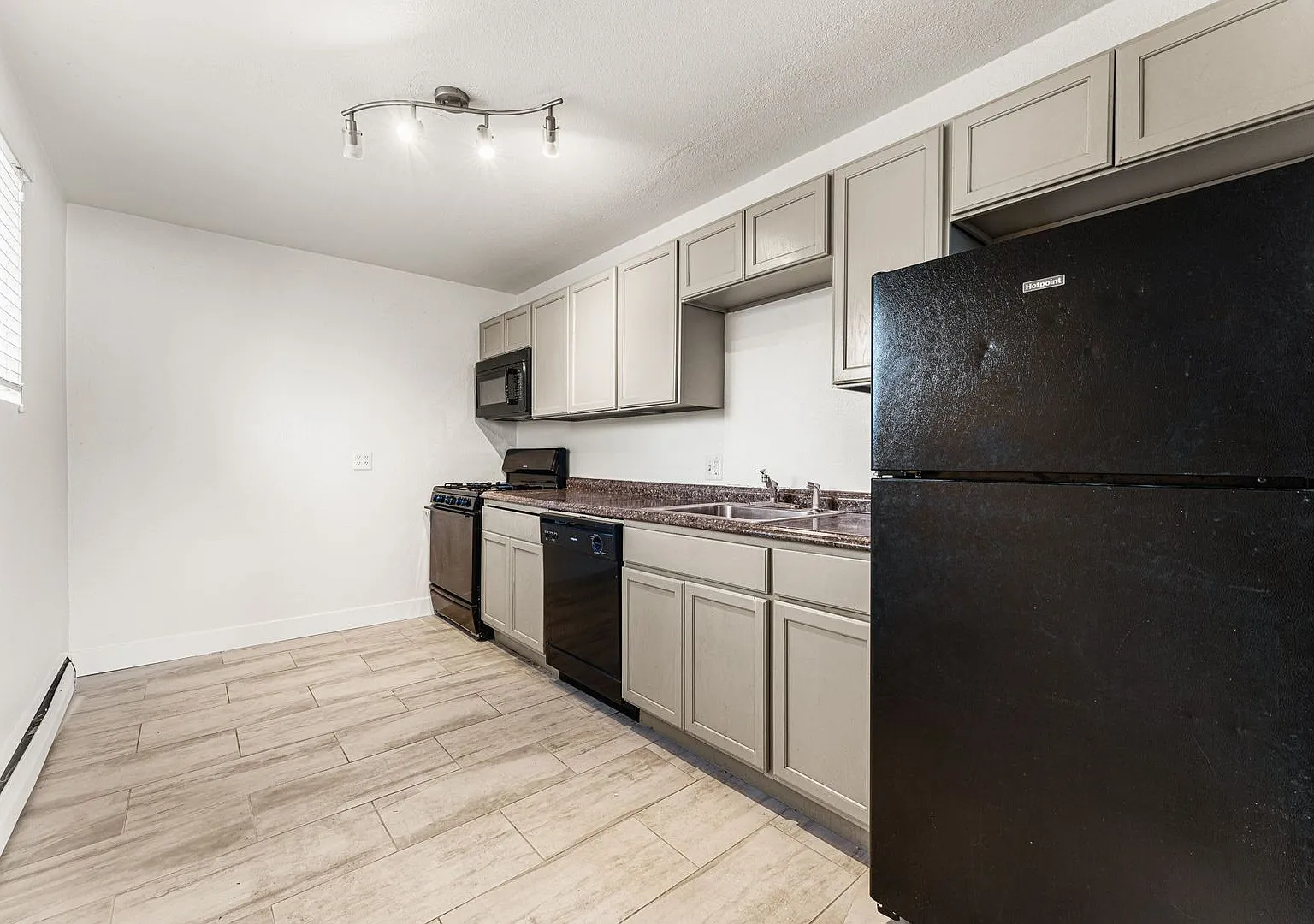 1208-1218 Zephyr St.- HM — Photo 3