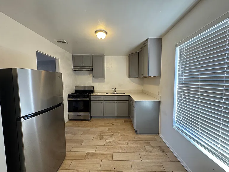 2030 NW 25th St #17 — Photo 8