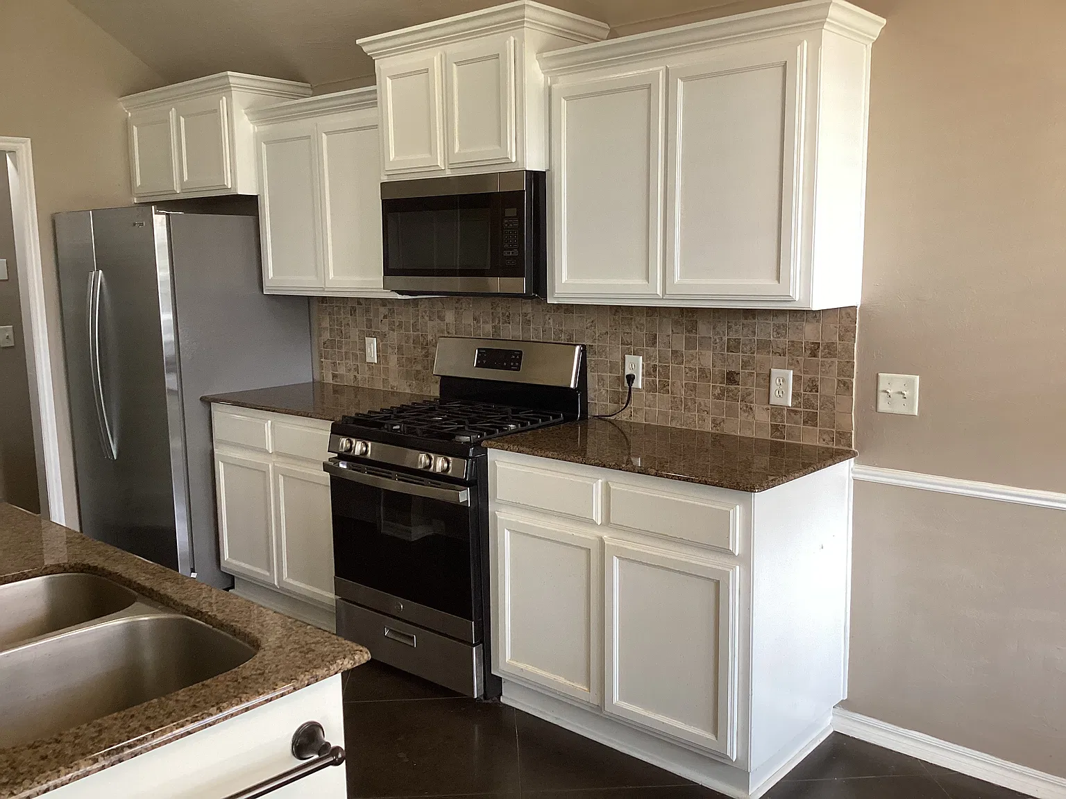3 bed, 2.0 bath, 1470 sqft, $1,825 — Photo 2