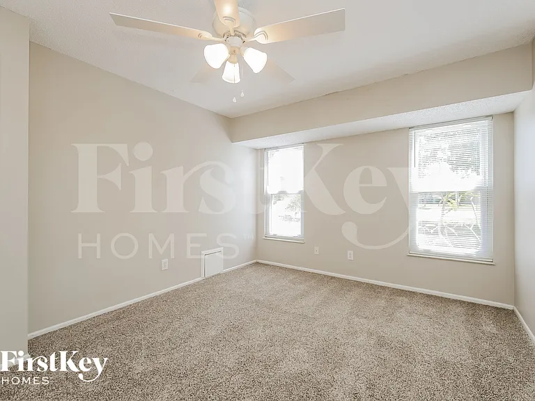 727 SE 9th Pl — Photo 15