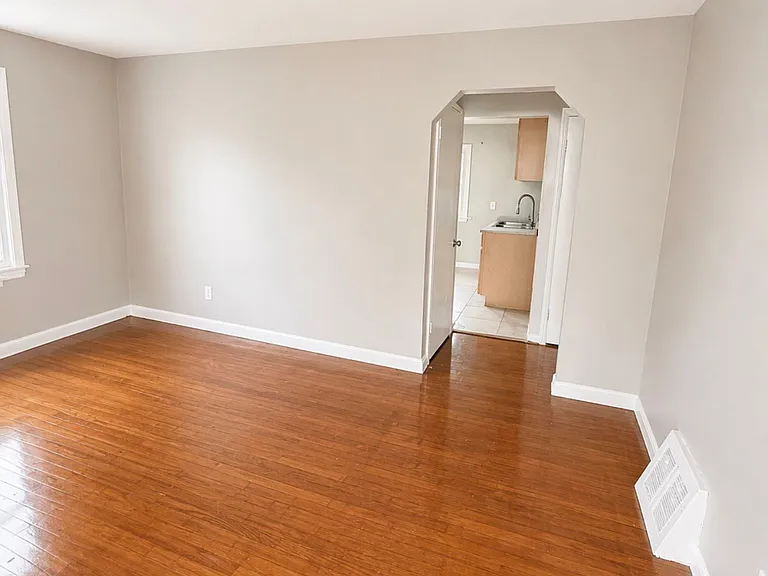 8251 Evergreen Ave — Photo 7