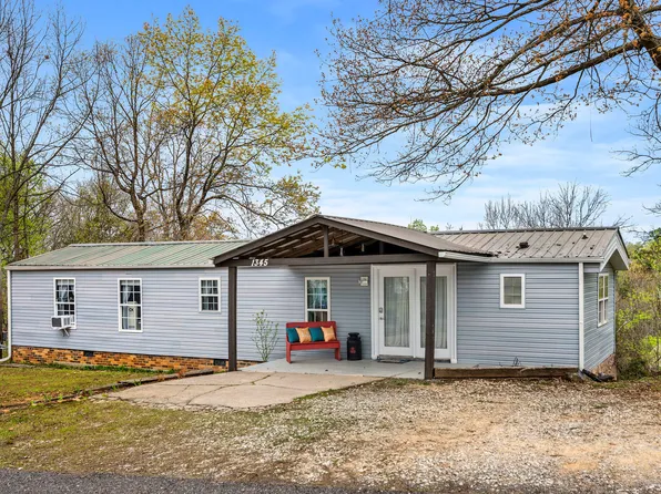 1345 Paradise Ln, Dandridge, TN 37725