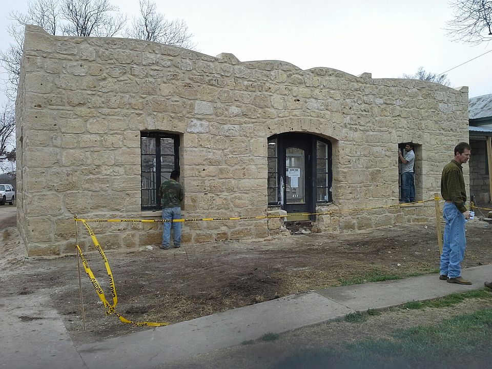 1st image of 415 E Main St