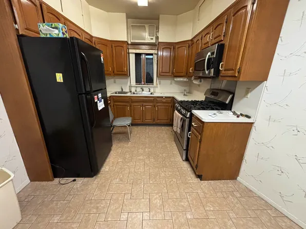 1754 East 22nd Street image 4 of 14