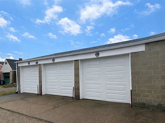 4th image of 524 Roup St