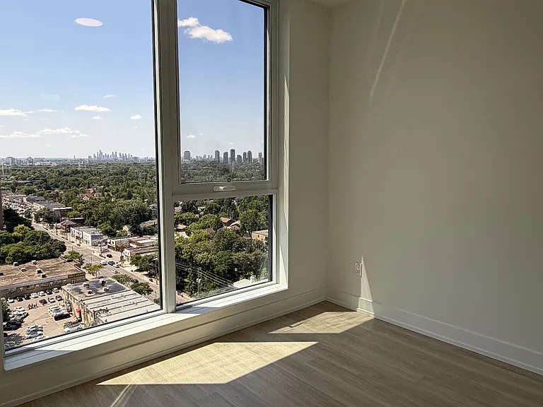 25 Cordova Ave #Penthouse 10 — Photo 6