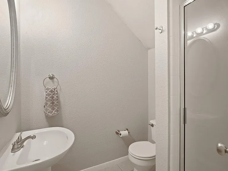 18121 Whitewater Cv — Photo 14