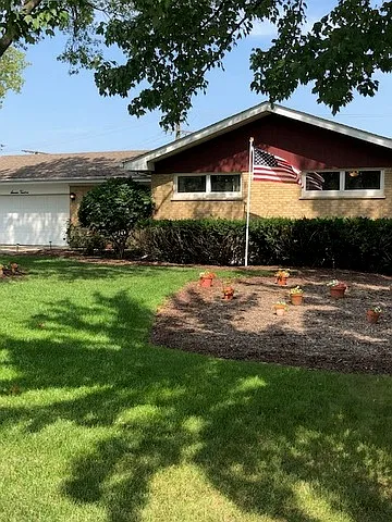 712 Longview Dr photo 1
