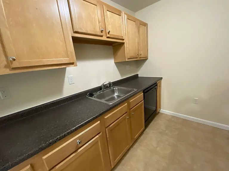 Redstone Apartments — Photo 33