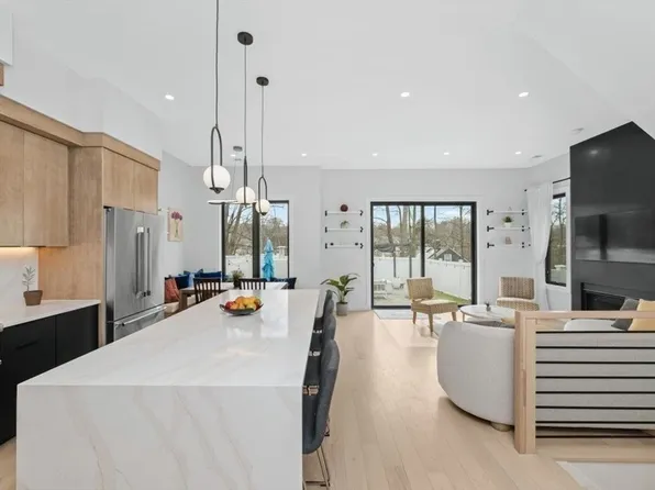 70 Washington St #70, Newton, MA 02458