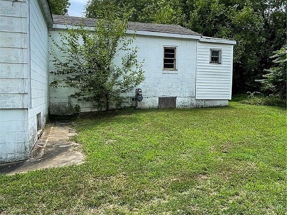 4th image of 1444 Montgomery Ave