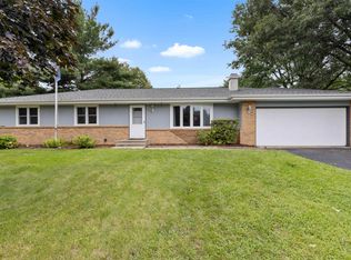 11264 Cedarbrook Rd, Roscoe, IL 61073