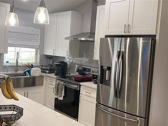 3rd image of 10470 Coconut Grove Ln