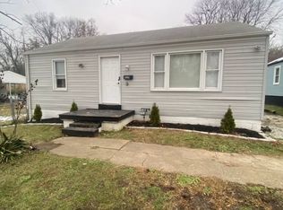 829 Carson Rd, Saint Louis, MO 63135