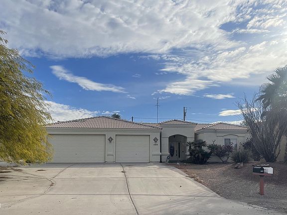 3rd image of 3418 Thunderbird Dr