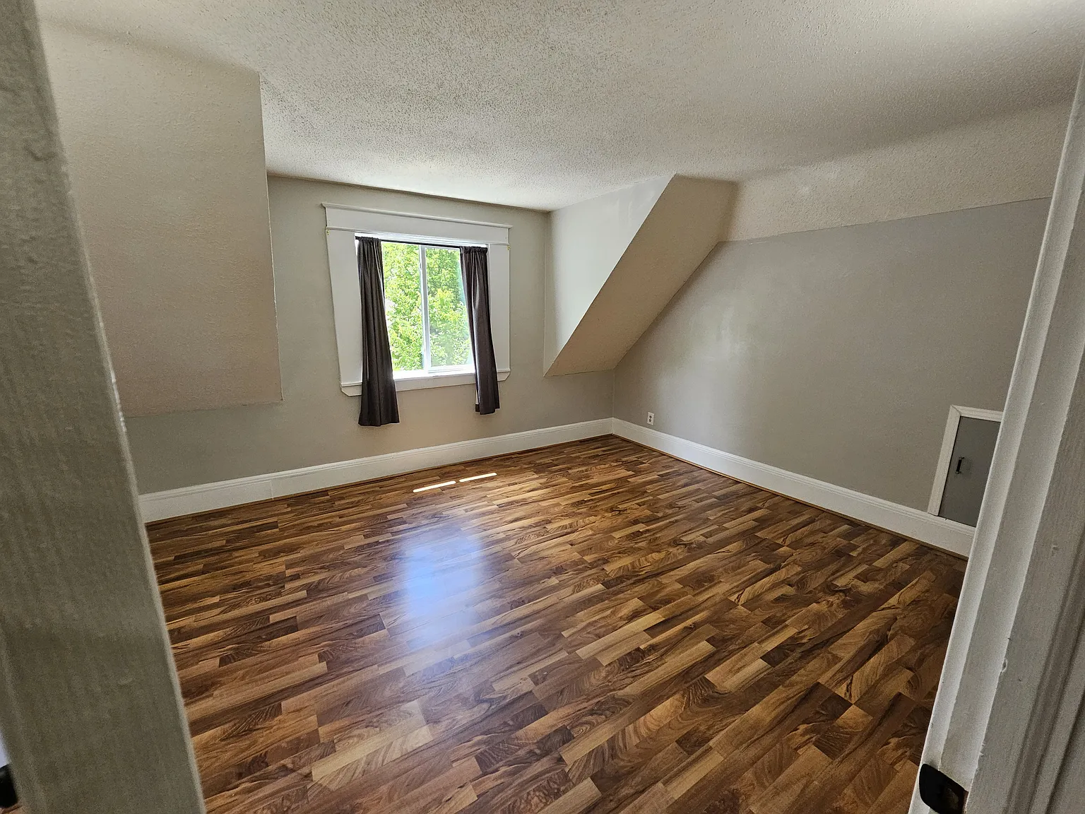 1 bed, 950 sqft, $1,150 — Photo 4