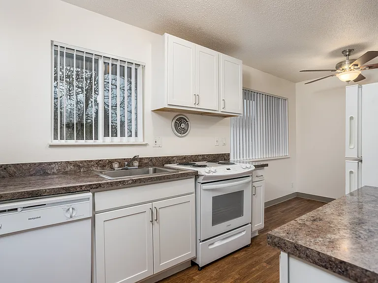 Cimarron Apartments — Photo 12