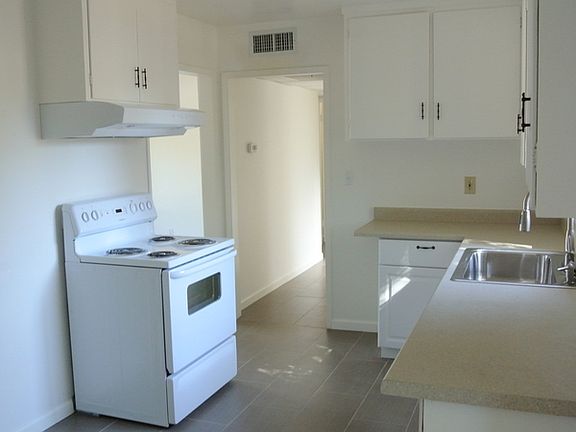 3rd image of 2410 Arnold Ct