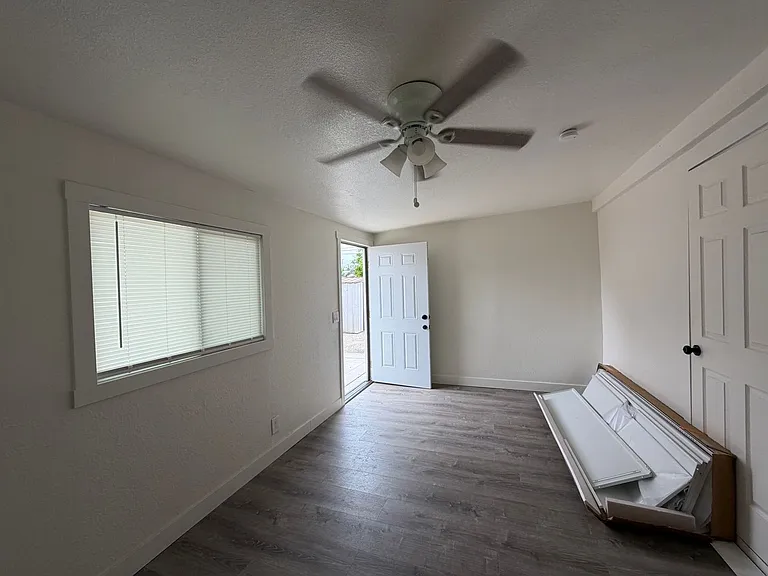 535 Jackson St — Photo 17