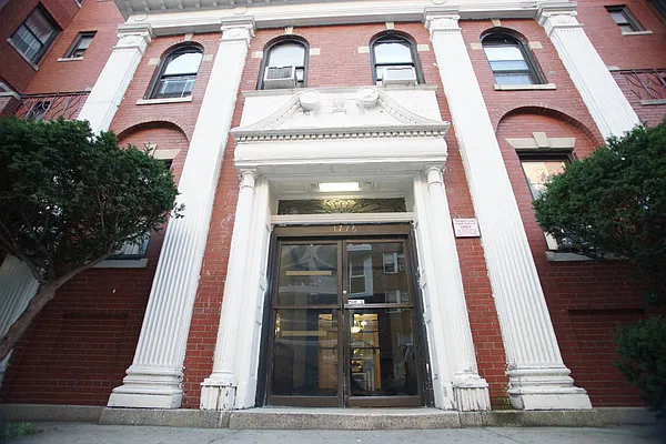 Rented by Norman Raindel, LREB | media 24