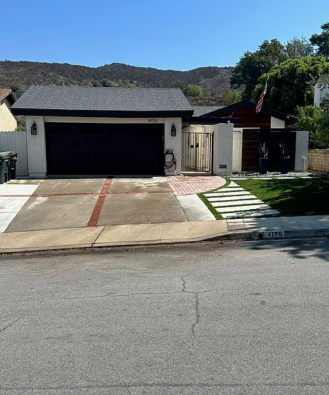 4176 Minnecota Dr — Photo 1