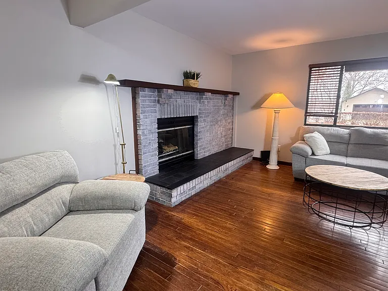 3740 Highcrest Dr — Photo 11
