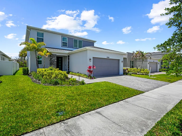 10700 SW Gloriana St — Photo 3