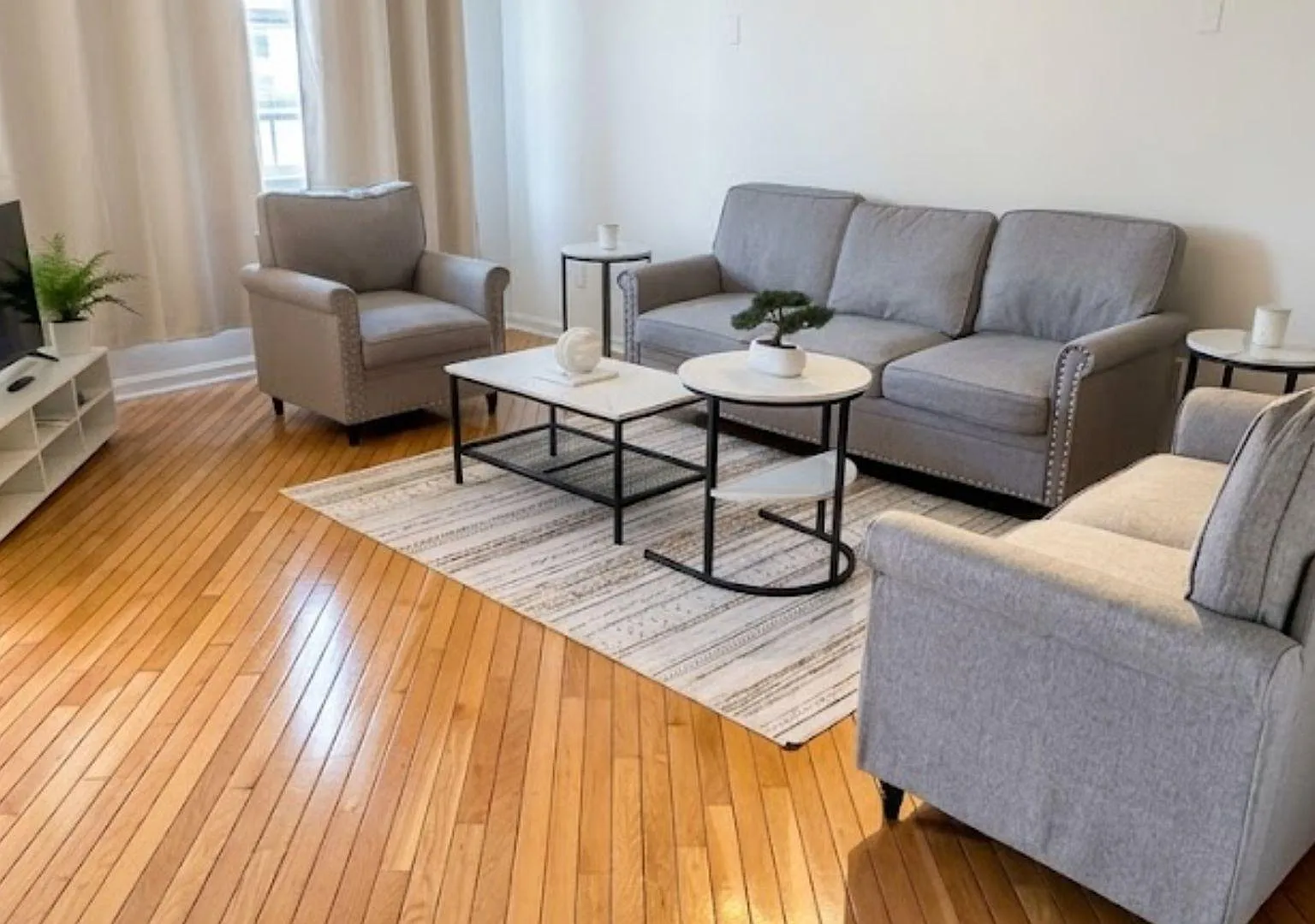 4 bed, 3.5 bath, 1280 sqft, $1,442 — Photo 2