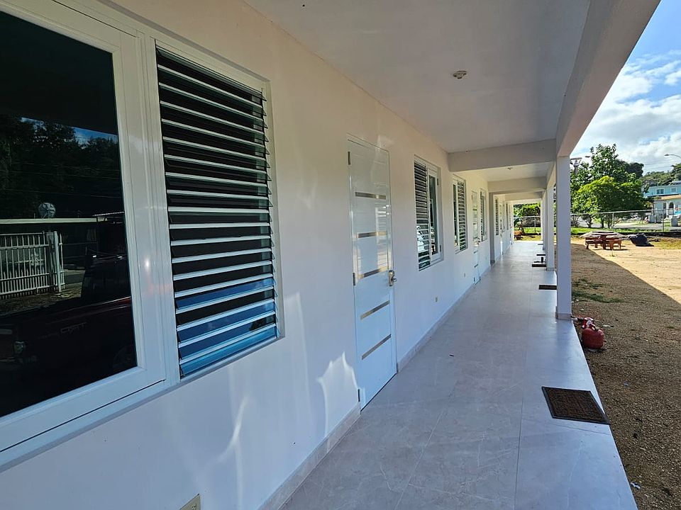 Individual entrance and balcony area.