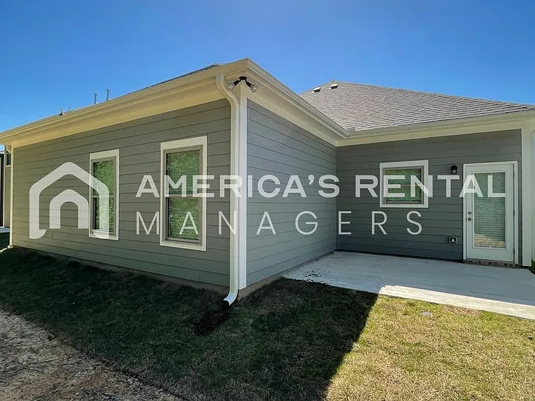 2132 Ellsworth Loop Rd — Photo 8