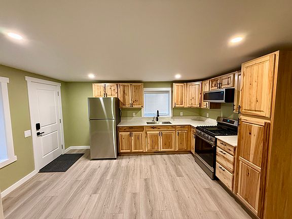 4th image of 232 E 1st St #1