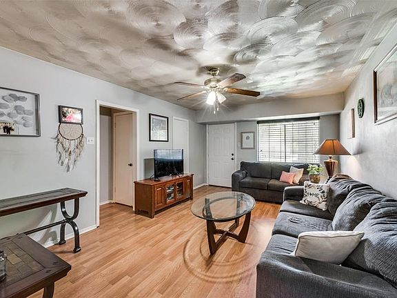 3rd image of 2506 Newcastle Dr