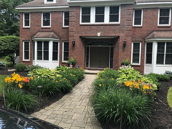 3rd image of 1 Saddle Brook Dr