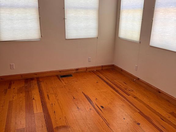 5th image of 226 N Fremont St #1