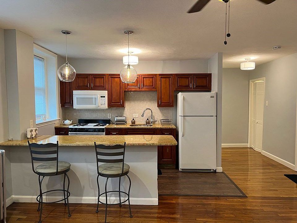 1st image of 68 Linden St APT 4