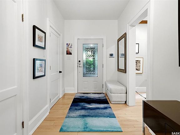 2nd image of 48 Angus CRESCENT