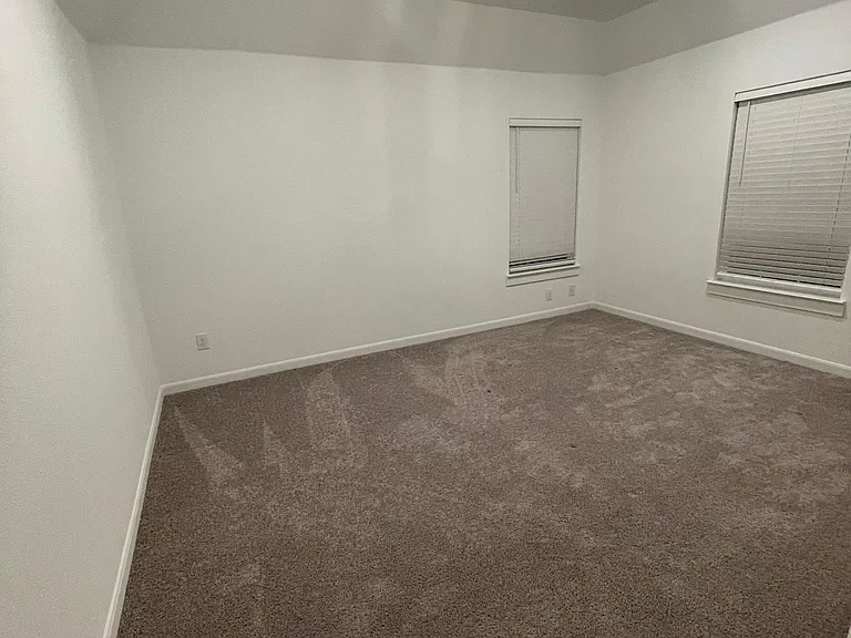 922 Leola Ln — Photo 17
