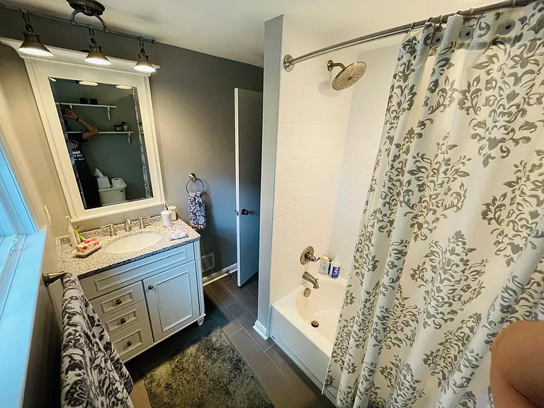 2327 Canterbury Rd — Photo 16