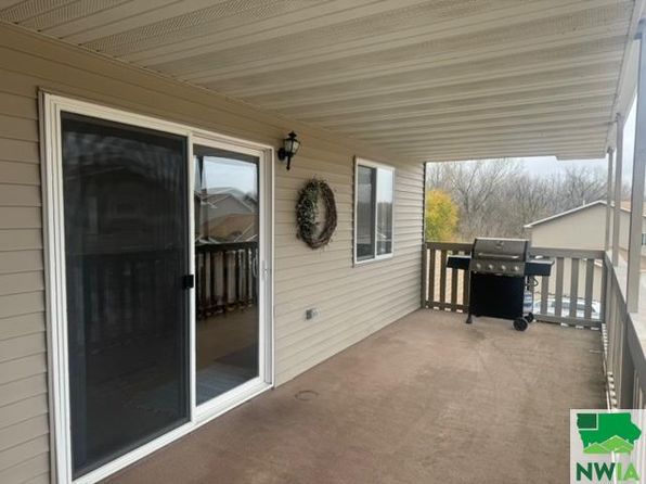 1652 Exchange St UNIT 20, Okoboji, IA 51355