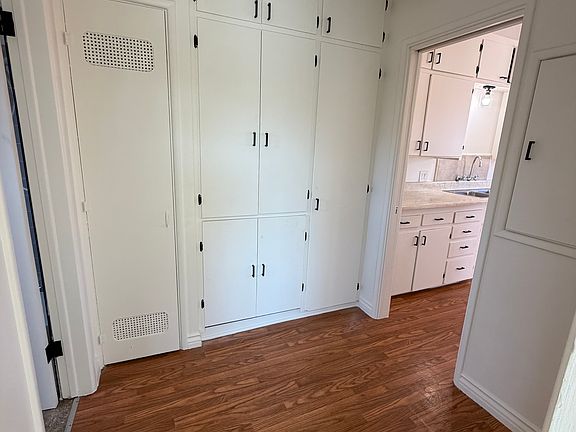 5th image of 1937 Chestnut Ave APT B