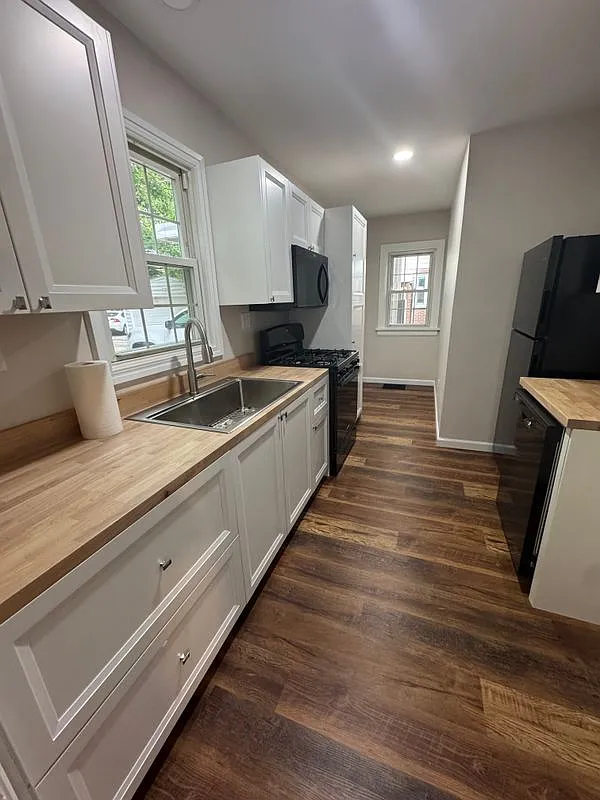 3 bed, 2.0 bath, 1426 sqft, $2,400 — Photo 4