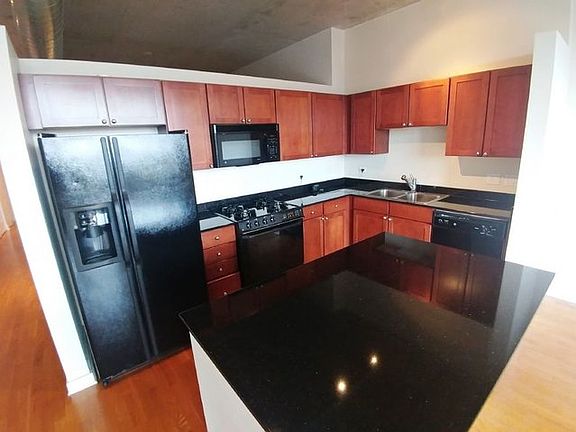 5th image of 1000 N Kingsbury St APT 403