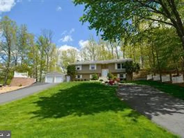 18324 Nob Hill Dr, Triangle, VA 22172