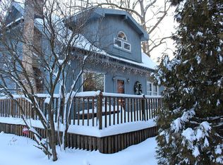 28W531 Woodland Rd, Warrenville, IL 60555