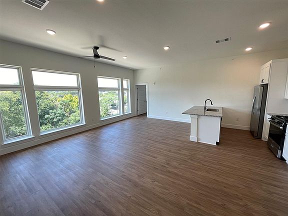 3rd image of 1811 Webberville Rd #1301