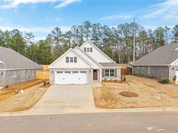 1899 Hidden Lakes Dr, Opelika, AL 36801