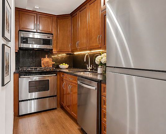 3rd image of 220 E 54th St APT 3C