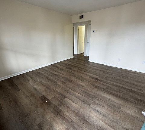3rd image of 705 & 711 W Washington Ave